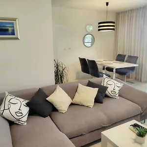 Town Centre Surprise Apartment Split